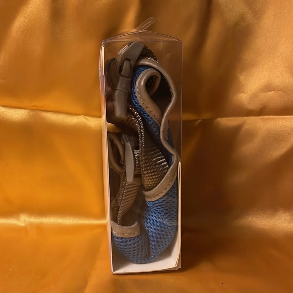 NWT- PetShoppe Adjustable Pet Harness blue & silver. Medium/large 20-65 lbs.